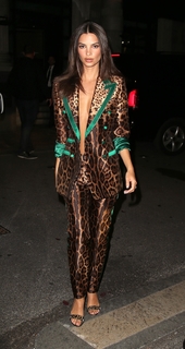 Emily Ratajkowski feet photo thumbnail