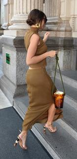Emily Ratajkowski feet photo thumbnail
