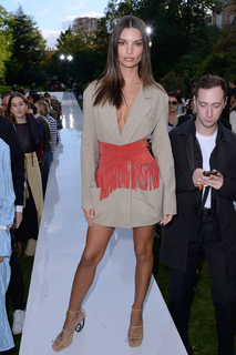 Emily Ratajkowski feet photo thumbnail