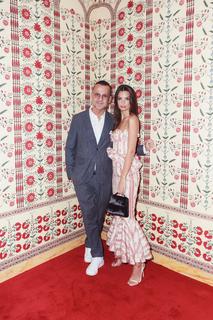 Emily Ratajkowski feet photo thumbnail