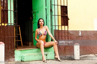 Emily Ratajkowski feet photo thumbnail