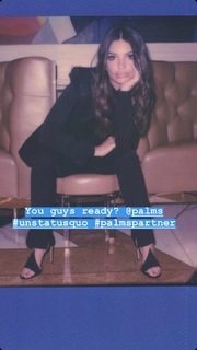 Emily Ratajkowski feet photo thumbnail