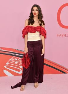 Emily Ratajkowski feet photo thumbnail