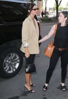 Emily Ratajkowski feet photo thumbnail