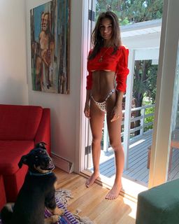 Emily Ratajkowski feet photo thumbnail