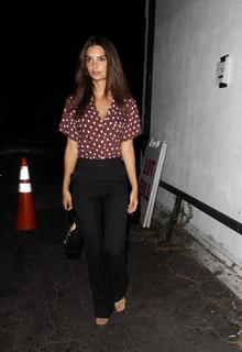 Emily Ratajkowski feet photo thumbnail
