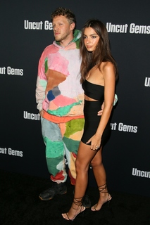 Emily Ratajkowski feet photo thumbnail