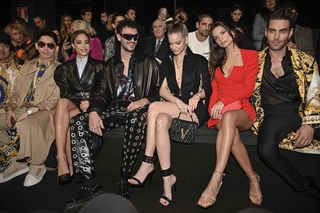 Emily Ratajkowski feet photo thumbnail