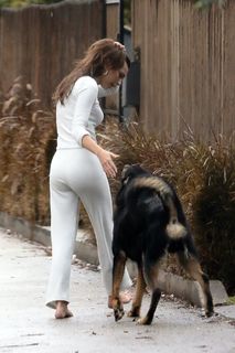 Emily Ratajkowski feet photo thumbnail