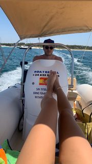 Emily Ratajkowski feet photo thumbnail