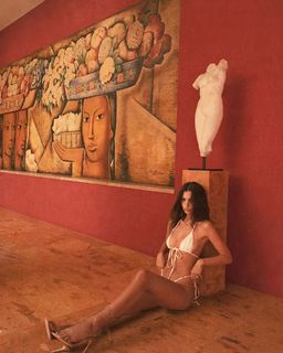 Emily Ratajkowski feet photo thumbnail