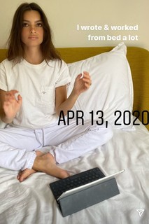 Emily Ratajkowski feet photo thumbnail