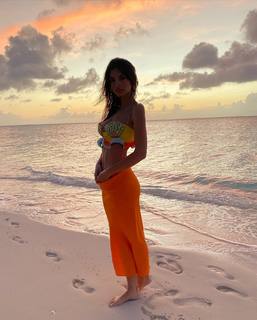 Emily Ratajkowski feet photo thumbnail