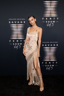 Emily Ratajkowski feet photo thumbnail