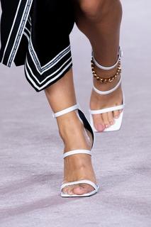 Emily Ratajkowski feet photo thumbnail