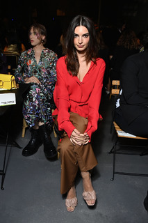 Emily Ratajkowski feet photo thumbnail