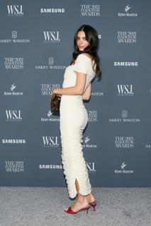 Emily Ratajkowski feet photo thumbnail