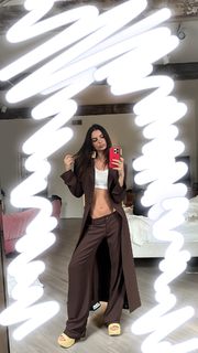 Emily Ratajkowski feet photo thumbnail