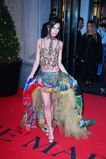 Emily Ratajkowski feet photo thumbnail