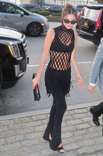 Emily Ratajkowski feet photo thumbnail