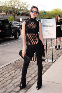Emily Ratajkowski feet photo thumbnail