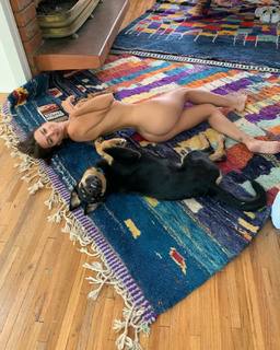 Emily Ratajkowski feet photo thumbnail