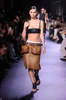 Emily Ratajkowski feet photo thumbnail