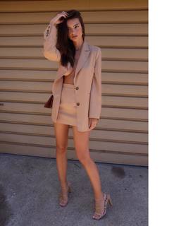 Emily Ratajkowski feet photo thumbnail