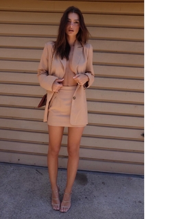 Emily Ratajkowski feet photo thumbnail