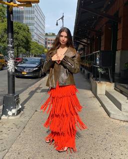 Emily Ratajkowski feet photo thumbnail