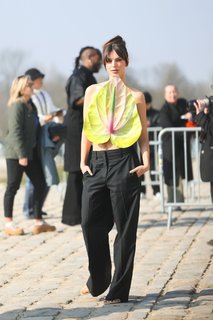 Emily Ratajkowski feet photo thumbnail