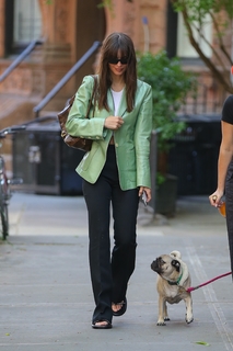Emily Ratajkowski feet photo thumbnail