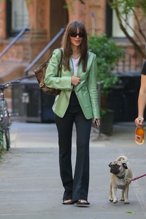 Emily Ratajkowski feet photo thumbnail
