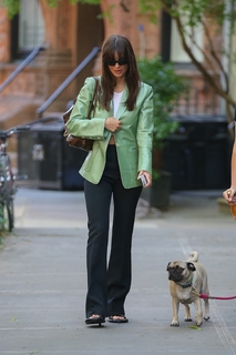 Emily Ratajkowski feet photo thumbnail