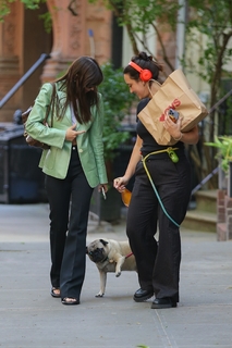 Emily Ratajkowski feet photo thumbnail