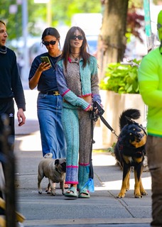 Emily Ratajkowski feet photo thumbnail