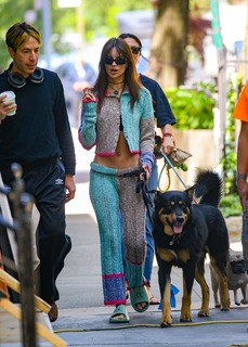 Emily Ratajkowski feet photo thumbnail