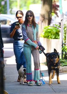 Emily Ratajkowski feet photo thumbnail