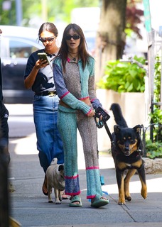 Emily Ratajkowski feet photo thumbnail