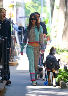 Emily Ratajkowski feet photo thumbnail