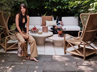Emily Ratajkowski feet photo thumbnail