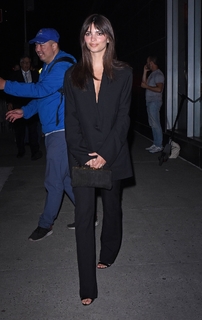Emily Ratajkowski feet photo thumbnail