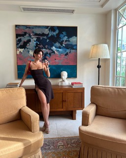 Emily Ratajkowski feet photo thumbnail