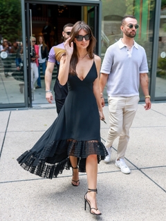 Emily Ratajkowski feet photo thumbnail