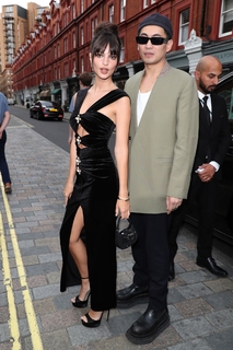 Emily Ratajkowski feet photo thumbnail