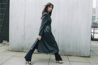 Emily Ratajkowski feet photo thumbnail