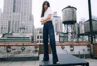 Emily Ratajkowski feet photo thumbnail