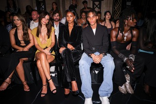 Emily Ratajkowski feet photo thumbnail