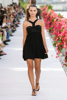 Emily Ratajkowski feet photo thumbnail