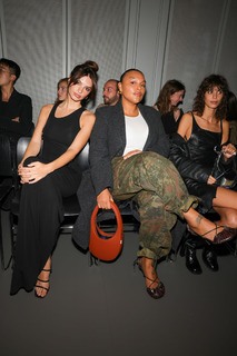 Emily Ratajkowski feet photo thumbnail